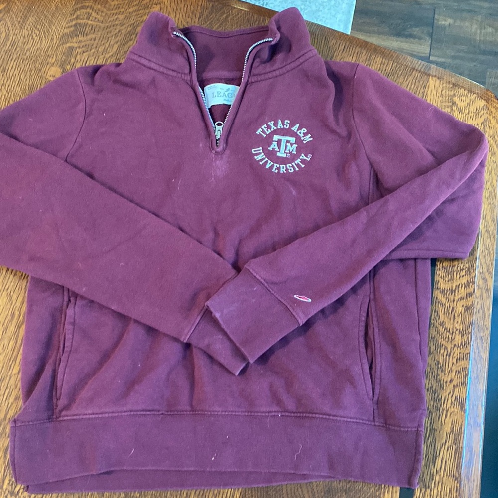 Sweatshirt.
